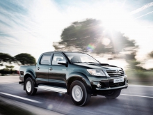 Фото Toyota Hilux Double Cab 2.8D AT №4